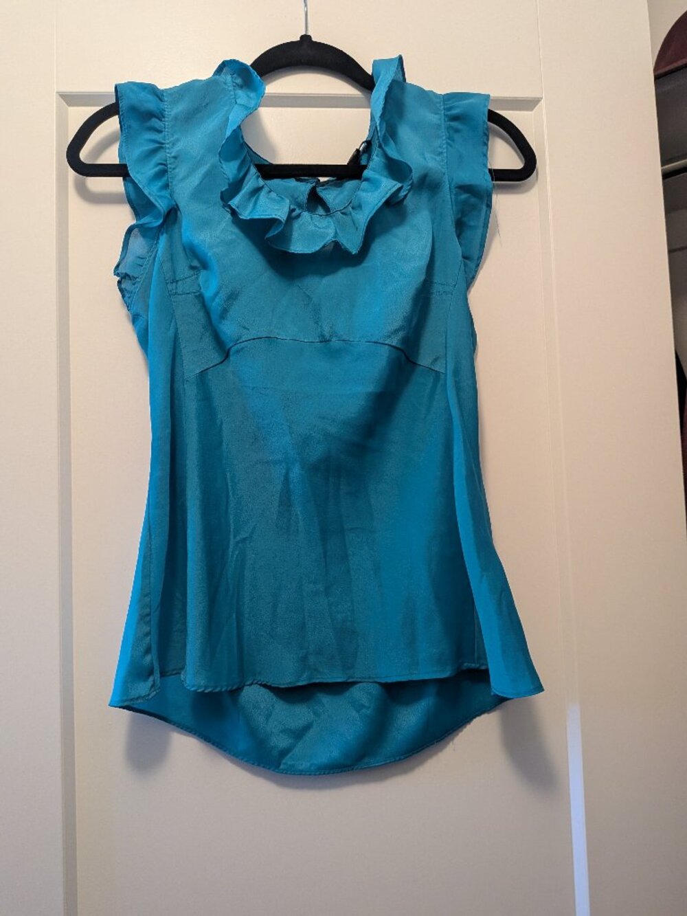 Turquoise blue Banana Republic sleeveless blouse with ruffle collar - size small